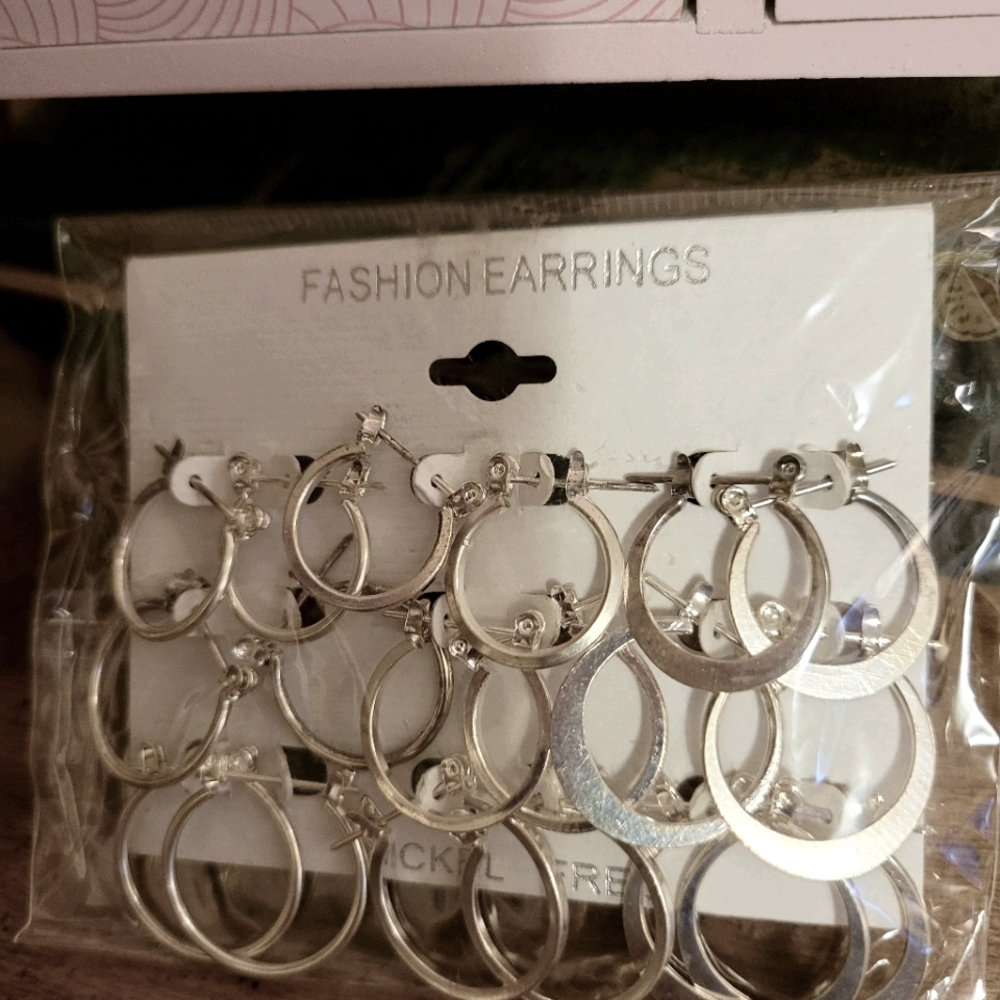 9 pairs hoop earrings